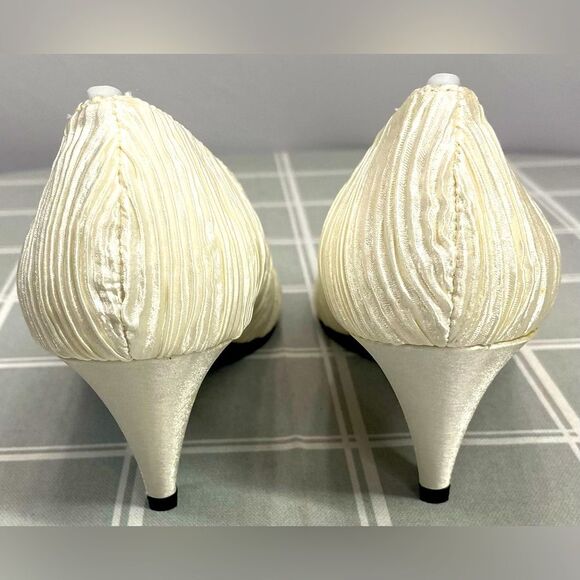 Nina Vtg 80s Champagne Ruched Satin Fabric Womens Size 8 N Slip on Heel Dress Up - Picture 7 of 13